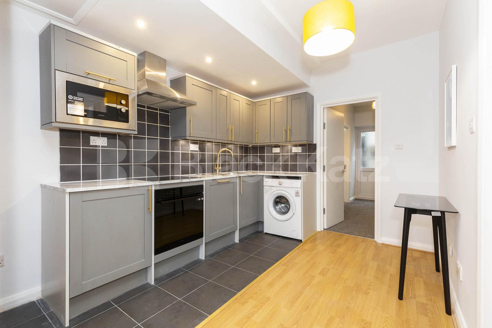 Newly refurbished one bed with a study room mins to tube and shops  York Mews, Kentish Town